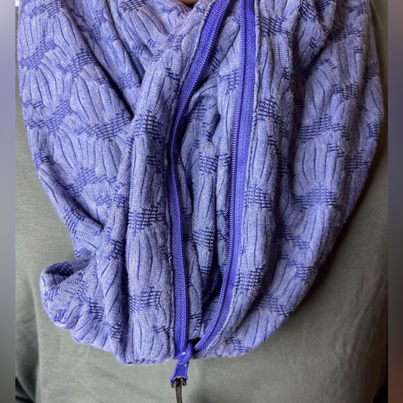 SHOLDIT MYSTIC BLUE INFINITY SCARF W/POCKET - NWOT - Picture 5 of 6
